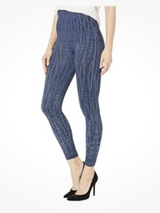 SPANX Pants - Spanx Look at Me Now Seamless Leggings in the Indigo Geo print. Size L